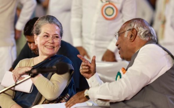 BIG NEWS : कांग्रेस नेत्री अल्का लांबा का दावा... सोनिया नहीं लेंगी राजनीति से सन्यास... कहा, ना रिटायर हुई थी और ना ही कभी होऊंगी