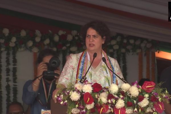 प्रियंका ने फिर सीएम बघेल की तारीफ में गढ़े कसीदे... कहा, छत्तीसगढ़ की शान देशभर में फैल रही