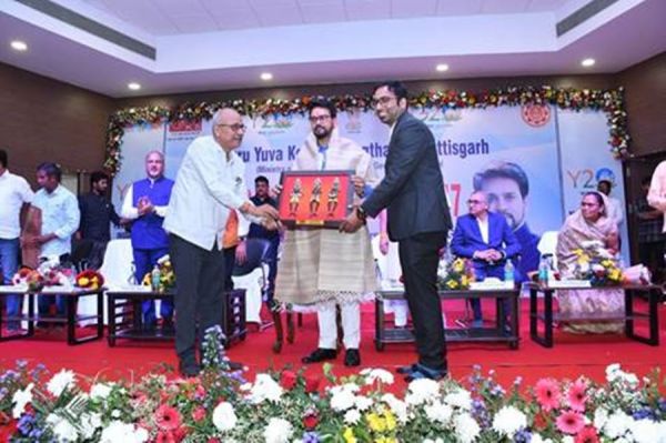 उत्&zwj;साह और जीवंतता बनाए रखने के लिए छत्तीसगढ़ के युवाओं की अनुराग सिंह ठाकुर ने की प्रशंसा