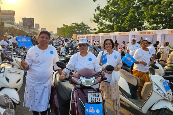  International Women's Day: इस संदेश के साथ महिलाओं ने निकाली बाइक रैली