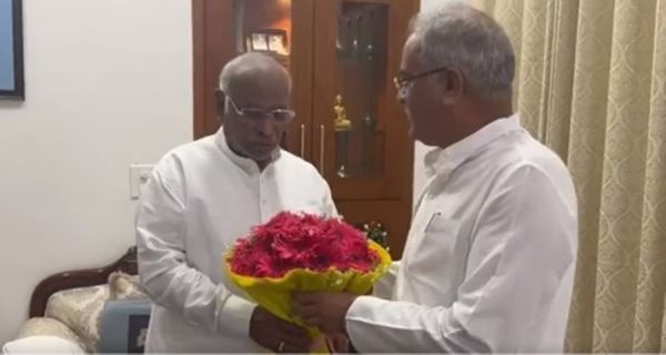 छत्तीसगढ़ कांग्रेस में बड़े बदलाव के आसार... सीएम बघेल ने दिया इशारा... राष्ट्रीय अध्यक्ष से हुई है चर्चा