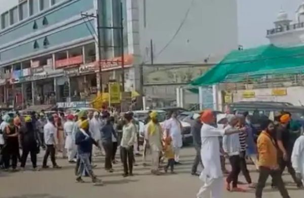 अमृतपाल के समर्थन में रायपुर का सिख समाज... पक्ष में की नारेबाजी... निकाली रैली... पंजाब सरकार का फूंका पुतला