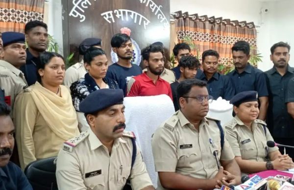 10.80 लाख की लूट में महिला भी शामिल, पुलिस ने पांच को किया गिरफ्तार