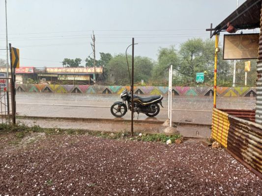 फिर बदला मौसम, बेमेतरा और राजनांदगांव में हो रही बारिश, रायपुर में चल रही हवाएं