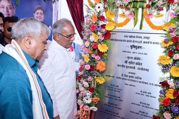  मुख्यमंत्री ने किया एक हजार सीटर गारमेंट फैक्ट्री का भूमिपूजन, 15 करोड़ की लागत से बनेगी फैक्ट्री 