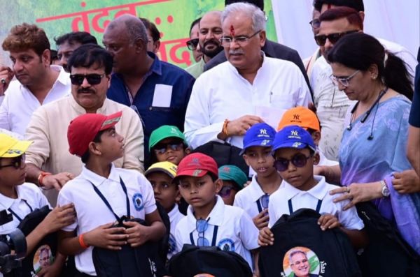 कठिन परिस्थितियों में जीने की प्रेरणा देते हैं दिव्यांग बच्चे... सीएम ने शाला प्रवेशोत्सव पर कहा, तो बच्चों से इशारों में जाना हाल