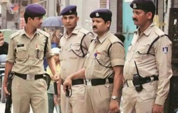 CG NEWS : पुलिस में 975 लोगों की होगी सीधी भर्ती... तीन दिनों तक चलेगी लिखित परीक्षा... कौशल दिखाने वालों को मिलेगी वर्दी