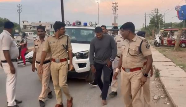 राजधानी में बढ़ती गुंडागर्दी और दबंगई के खिलाफ... पुलिसिंग की ऐसी ही है जरूरत... देखिए यह वीडियो