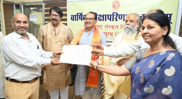शंखनाद और वेदमंत्रों के साथ घोषित हुआ परीक्षा परिणाम... स्कूल शिक्षा मंत्री डॉ. टेकाम ने दी विद्यार्थियों को दी बधाई... 98.34 फीसदी आए नतीजे