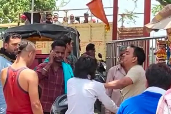 राजधानी में फिर सिगरेट विवाद... दुकानदार पर युवक ने किया हमला... आसपास के लोगों ने जमकर पीटा