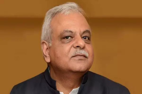 रिटायर्ड आईएएस डॉ. शुक्ला की संविदा नियुक्ति में इजाफा... पहली बार में तीन साल के लिए बढ़ाई गई थी... अब एक साल की वृद्धि