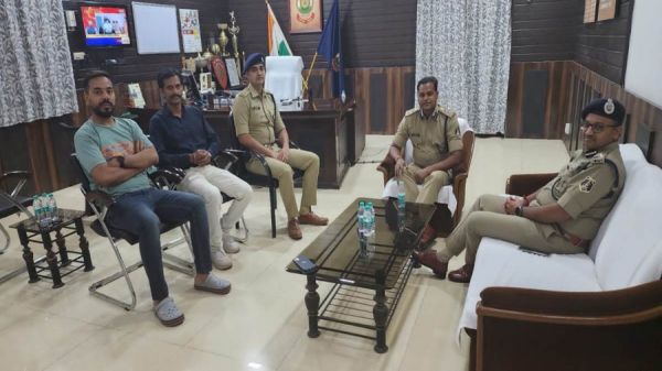 प्रशिक्षु IPS ने पत्रकार को दिखाया वर्दी का रौब... तमाचा मारने की दी धमकी... अफसरों ने लगाई फटकार, मांगनी पड़ी माफी