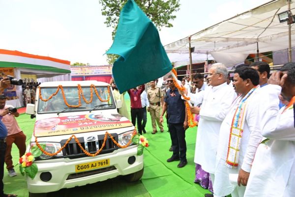 सिर्फ एक कॉल और डॉक्&zwj;टर पहुंचेंगे घर... मुख्&zwj;यमंत्री ने 'डॉक्टर तुमचो द्वार' को दिखाई हरी झंडी... फोन पर भी मिलेगी सलाह