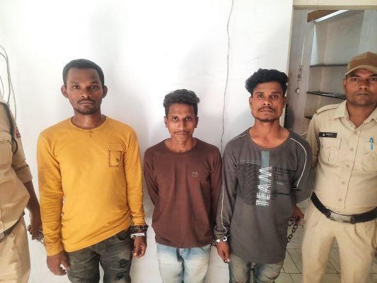  लूट की घटना को अंजाम देने वाले हिस्ट्रीशीटर सहित तीन शातिर आरोपी गिरफ्तार
