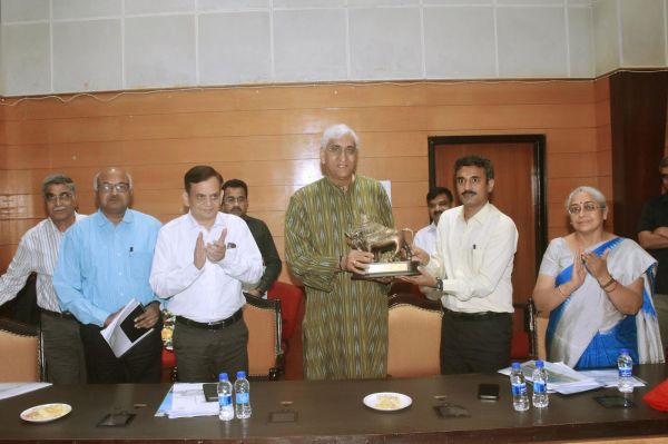 उपमुख्यमंत्री श्री सिंहदेव ने प्रभार संभालने के बाद पहली बैठक में  विद्युत उत्पादन की नई संभावनाओं की समीक्षा