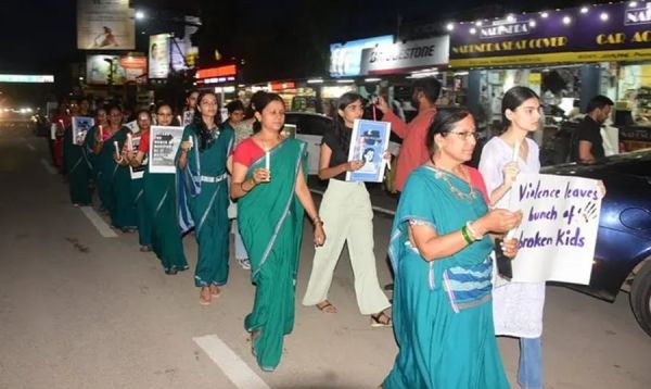 छत्तीसगढ़ महिला समाज ने रायपुर में निकाला कैंडल मार्च... इनके सीने में धधक रही ज्वाला... पढ़िए क्या है पूरा मामला