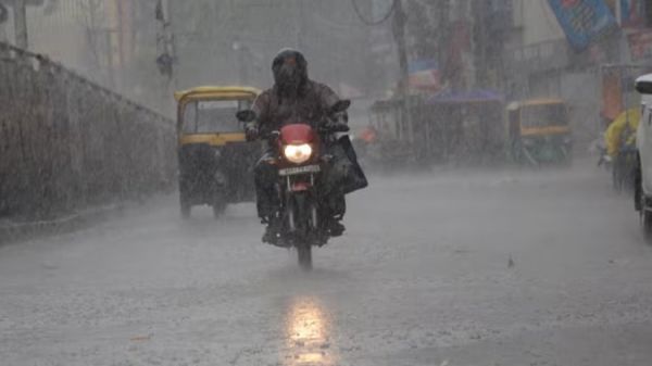 राजधानी में झमाझम बारिश... मूसलाधार बरसात से तर&mdash;बतर हुआ शहर... प्रदेश में भी दिखा असर