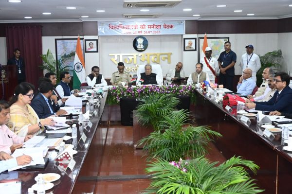 राज्यपाल हरिचंदन कर रहे है राज्य के  निजी विश्वविद्यालयों के कार्यो की समीक्षा 