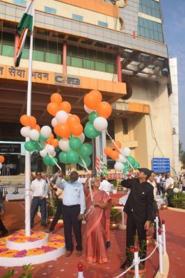 पावर कंपनी में चेयरमेन अंकित आनंद ने किया ध्वजारोहण
