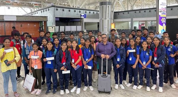 एकलव्य के बच्चों ने पहली बार की हवाई जहाज की यात्रा... मंगलवार को राष्ट्रपति मुर्मू से करेंगे मुलाकात