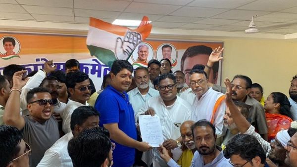 रायपुर महापौर ढेबर ने... दो विधानसभा क्षेत्रों के लिए पेश की दावेदारी... ब्लॉक अध्यक्ष को सौंपा आवेदन