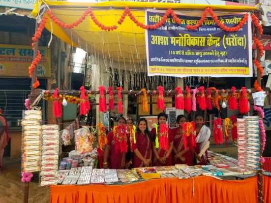 ये राखी है खास, घरौंदा के 20 दिव्यांग बना रहे हैं राखी, 5 रूपए से लेकर 100 रुपए तक की हैं राखियां