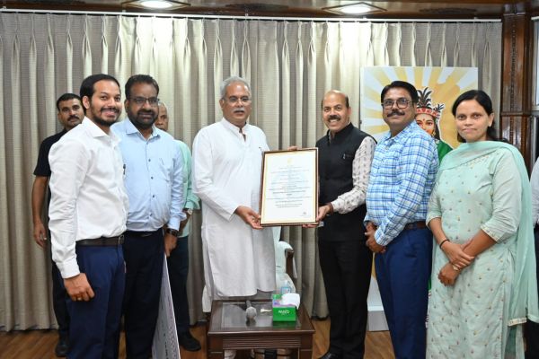 आर्टिफिशियल इंटेलिजेंस आधारित &lsquo;क्रॉप डॉक्टर 2.0 एप&rsquo; विकसित करने के लिए कृषि विवि को मिला पुरस्कार 