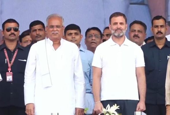 युवा शक्ति के महाकुंभ में उत्साह से भरे युवाओं ने किया राहुल गांधी का अभिवादन