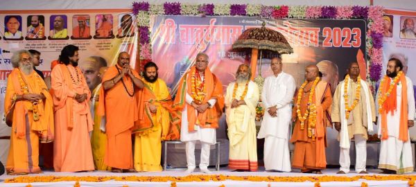 राष्ट्रीय संत सम्मेलन में सांकरदाहरा पहुंचे सीएम ..... गौ सेवा करने से संतों का मिलता है आशीर्वाद