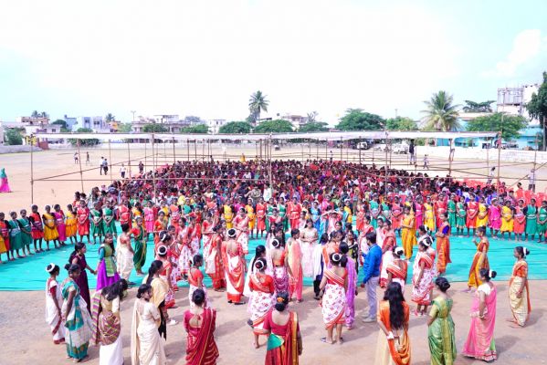 रंगारंग सांस्कृतिक नृत्य, मेंहदी, रंगोली, चित्रकला के जरिए मतदाताओं को किया जागरूक