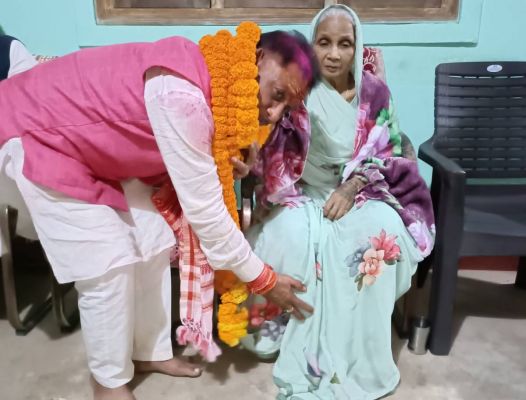 बेटे के मुख्यमंत्री बनने की खबर सुन मां ने खुश होकर कहा- "छत्तीसगढ़ महतारी की सेवा का मिला सौभाग्य"