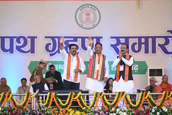  विशाल जनसमूह के बीच साय ने संभाली राज्य की बागडोर... अरूण साव एवं विजय शर्मा बने डिप्टी सीएम