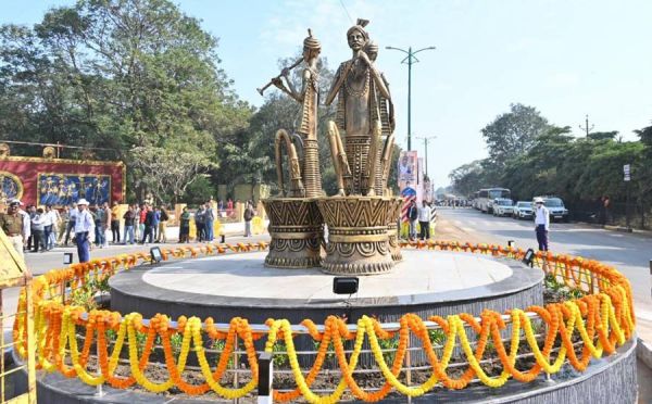 जीरो पॉइंट चौक सौंदर्यीकरण का सीएम साय ने किया लोकार्पण... चौक के दोनों तरफ बने हैं गार्डन