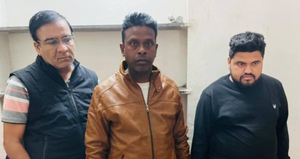 तेलीबांधा चौक में दिनदहाड़े फायरिंग मामले में मास्टर माइंड सहित तीन आरोपी गिरफ्तार