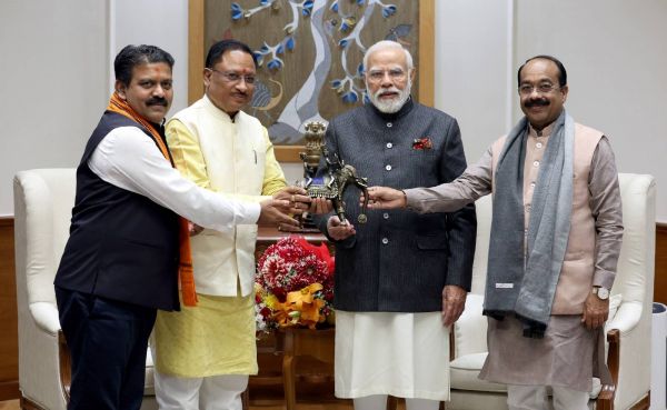 छत्तीसगढ़ के मुख्यमंत्री और उपमुख्यमंत्री द्वय ने की पीएम मोदी से मुलाकात