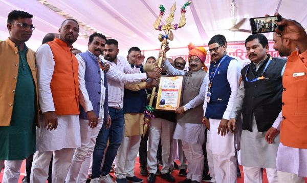 साहू युवक-युवती परिचय सम्मेलन शामिल हुए उप मुख्यमंत्री साव... साहू समाज के नव निर्वाचित विधायक हुए सम्मानित