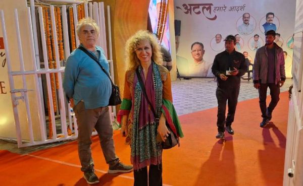 ग्रीस से आई नीस दंपती ने देखी अटल जी की प्रदर्शनी....  कहा पूर्व प्रधानमंत्री के बारे में जानना अच्छा अनुभव