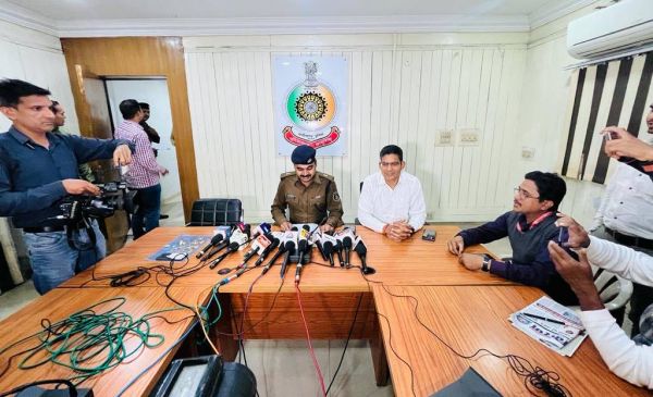 लूट की घटना को अंजाम देने वाला आरोपी गिरफ्तार&hellip; पुलिस ने लूट का माल किया बरामद
