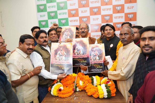 शिवाजी महाराज की शोभायात्रा के लिए बने पोस्टर का मंत्री बृजमोहन ने किया विमोचन
