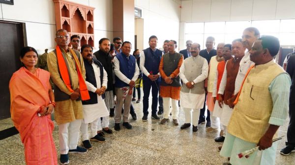 मुख्यमंत्री विष्णु देव साय पहुंचे जगदलपुर... माँ दंतेश्वरी एयरपोर्ट में हुआ स्वागत