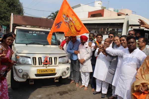 सुगंधित आर्गेनिक चावल को सीता रसाई के लिए विधायक मिश्रा ने किया रवाना