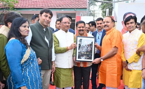 'एक चिट्ठी सियाराम के नाम' रथ को झंडी दिखाकर मुख्यमंत्री ने किया रवाना 