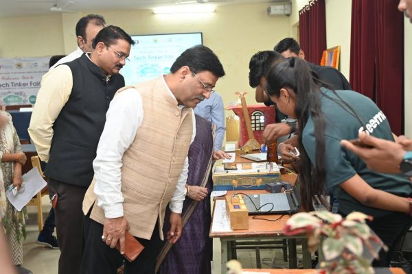  रविवि के टेक टिंकर फियर में इनोवेशन को मिला बढ़ावा... छात्रों ने प्रस्तुत किए कई प्रोजेक्ट