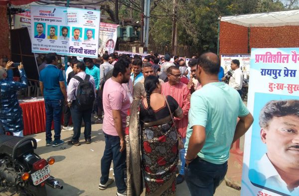 गहमा-गहमी के बीच रायपुर प्रेस क्लब का मतदान पूर्ण... 658 मतदाताओं ने किया अपने मत का प्रयोग