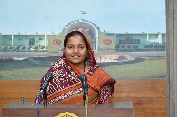 कामकाजी महिलाओं के लिए खुलेंगे 1500 पालना केंद्र... स्कूल और कालेजों में लगेगी सेनेटरी नेपकिन वेंडिंग मशीन