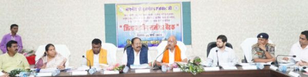 प्रभारी मंत्री बृजमोहन अग्रवाल ने शासन की योजनाओं का निचले स्तर तक पहुंच सुनिश्चित करने दिए कड़े निर्देश
