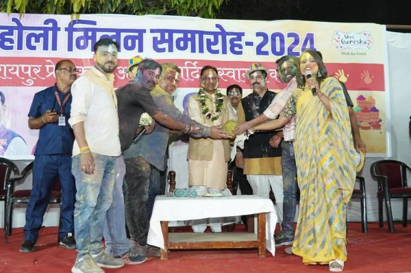 रायपुर प्रेस क्लब में छत्तीसगढ़ की संस्कृति के रंग बिखरे&hellip; सीएम बोले - 60 साल में ऐसी होली पहली बार