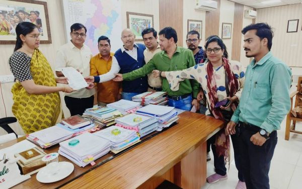 मुख्य निर्वाचन पदाधिकारी के निर्देश पर खुला पत्रकार भवन... भारती श्रमजीवी पत्रकार संघ ने सौंपा था ज्ञापन