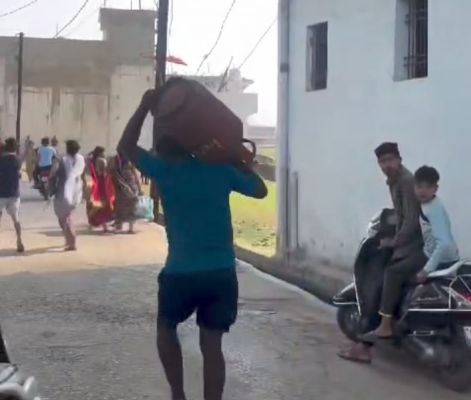 गुढ़ियारी में लगी आग के कारण खाली कराए गए आसपास के घर