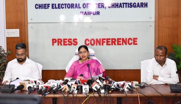 मुख्य निर्वाचन पदाधिकारी रीना बाबा साहब कंगाले ने जारी किए निर्देश, जिला निर्वाचन अधिकारियों मतगणना हाल में आवश्यक व्यवस्थाएं सुनिश्चित करे